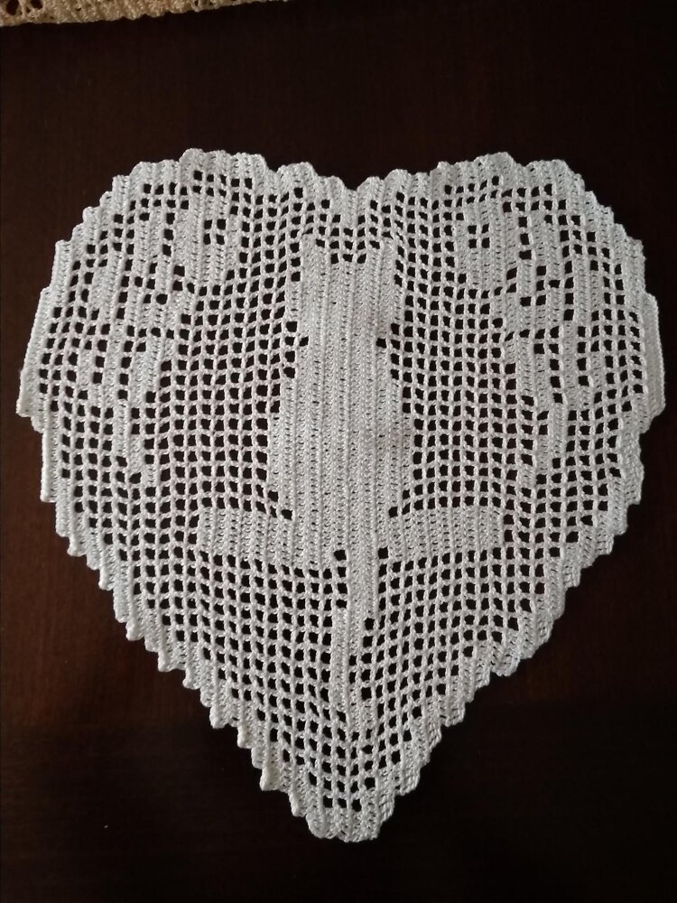 Cat filet heart doily Crochet pattern by CreazioniFiopi | LoveCrafts