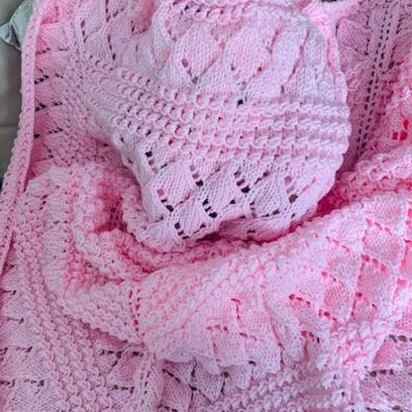*CUDDLES and KISSES* baby shawl/blanket