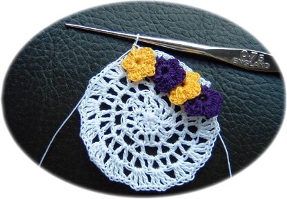 1:12th scale pansy doily