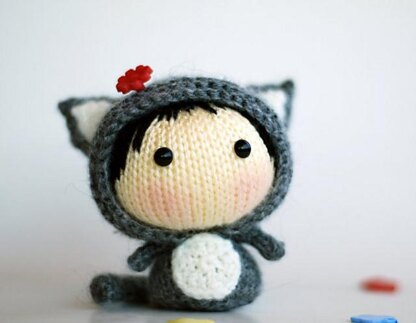 Gray Girl-Cat ( knitted round ). Toy from the Tanoshi series.