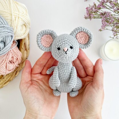 Crochet mouse toy amigurumi pattern