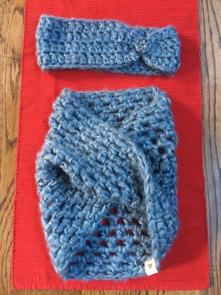 Blue and silver headband and twisted cowl