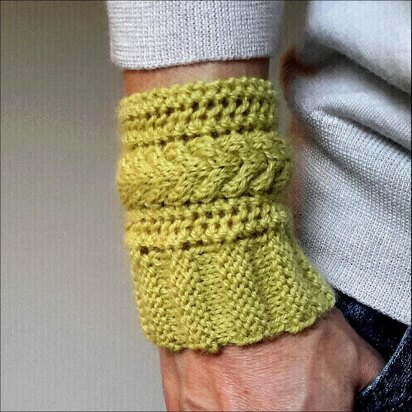 Hanna Wrist Warmers - knitting pattern