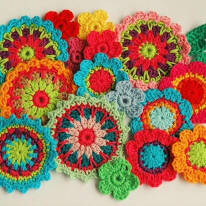 Crochet flower. Leaves applique. Flower embellishment. 3d crochet