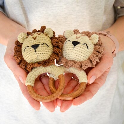 Lion baby rattle amigurumi