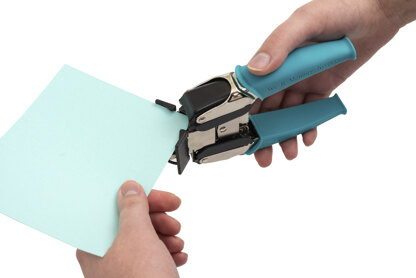 We R Memory Keepers Crop-A-Dile Corner Chomper Tool - Stub & Scallop