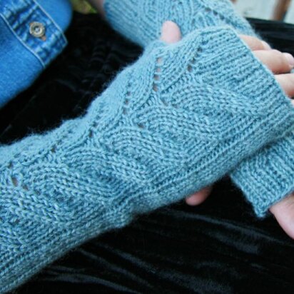 Gryphon Mitts - knitting pattern