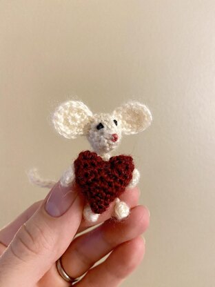 Baby Mouse with Heart