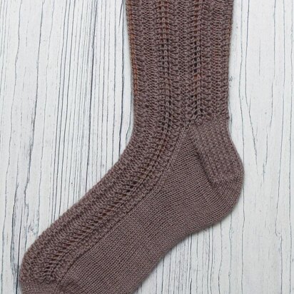 Feather & Fan Socks - knitting pattern