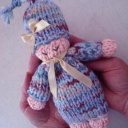 625 SLEEPY DOLL KNITTING PATTERN