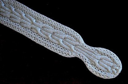 Gray Circle Cables Scarf