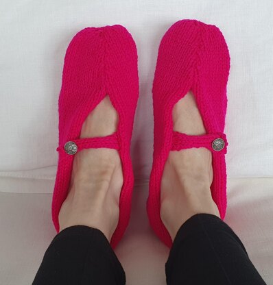 Sharyn - 8ply slippers with foot strap