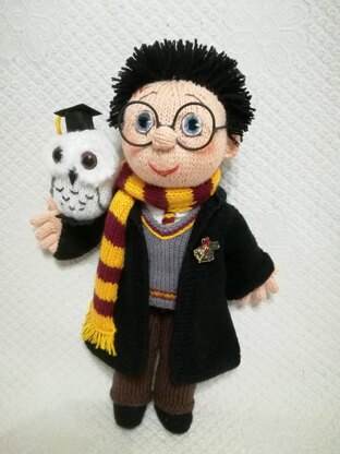 Toy knitting patterns, knit a wizard doll based on HP, bonus owl knittin pattern