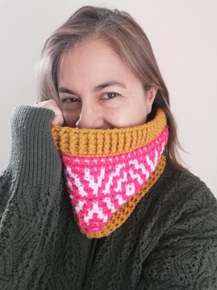 Easy Mosaic Crochet Cowl