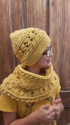 Celtic Cabled Cowl