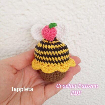 Bee and Ladybug cupcakes crochet pattern, Amigurumi cupcake with bee wings and fruit, Crochet food pattern,Baby shower Birthday decoration