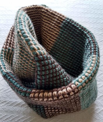 Tricolor Tunisian Cowl