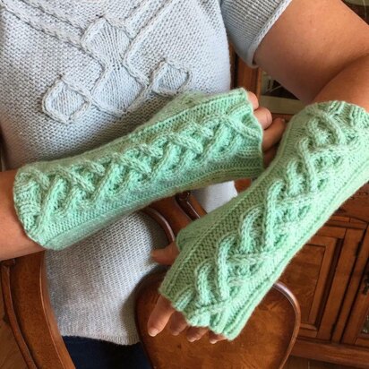 Carnegie Cabled Mitts