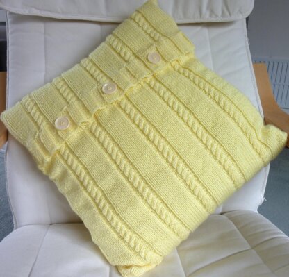 Cabled cushion cover