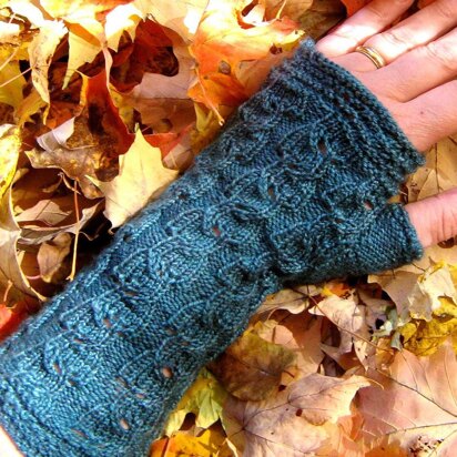 Innisfree Gauntlets - knitting pattern