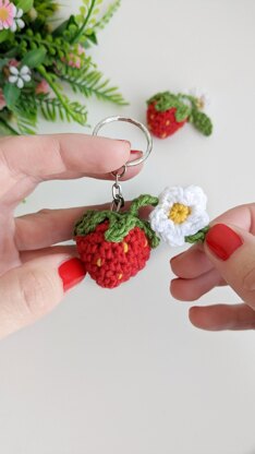 Crochet strawberry pattern, easy crochet keychain NO SEW pattern Crochet  pattern by AmigurumiJoys