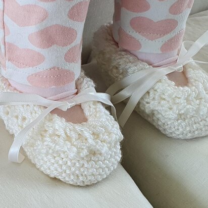 Keisha - Baby shoes with lace edging