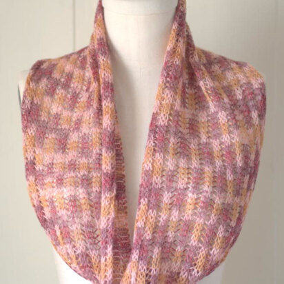 Mock Rib Cowl in Plymouth Yarn Linaza Hand Dyed - f732 - Downloadable PDF