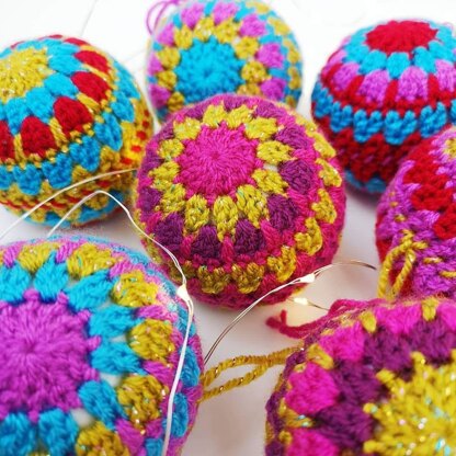 Crochet Baubles and Chain Garland Pattern - Christmas Decorations