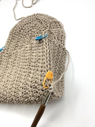 Four season crochet purse
