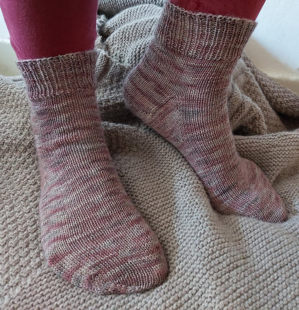 Sock Knitting: Toe Shaping for Knitted Socks 