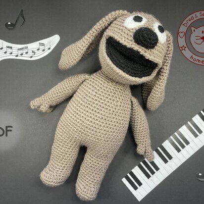 Piano playing dog amigurumi