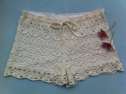 Cynthia - floral lace shorts