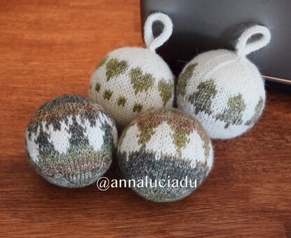 Knit Christmas ornaments