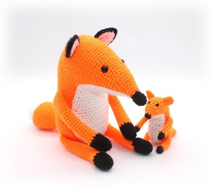 Mummy and Baby Foxes Crochet Pattern