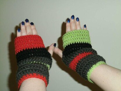 Fingerless Gloves with Anatomical Thumb