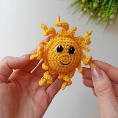 Sun amigurumi keychain