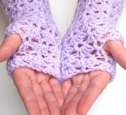 One Purple Insta Loc Glove and One 0.05 Crochet Needle– Sew-in-glove