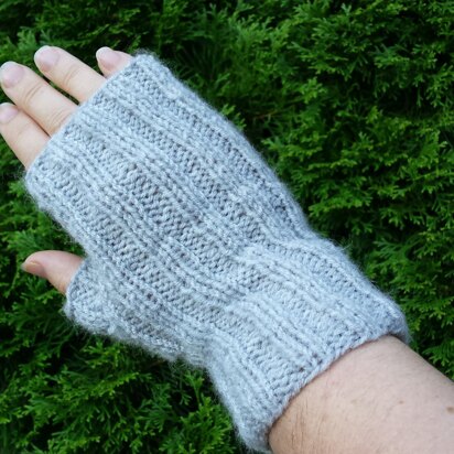 Ribbed Fingerless Mitts - knitting pattern