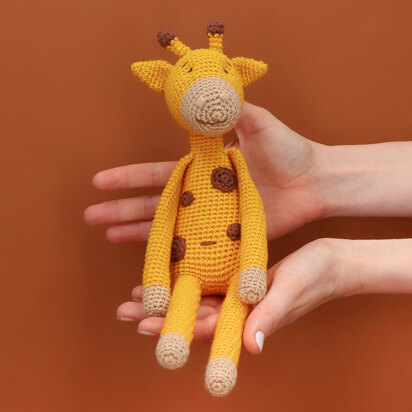 Gina Giraffe in Yarn and Colors Must-Have - YAC100093 - Downloadable PDF