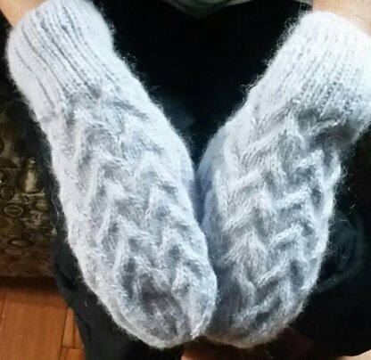 Ocean Waves Cable Mitts