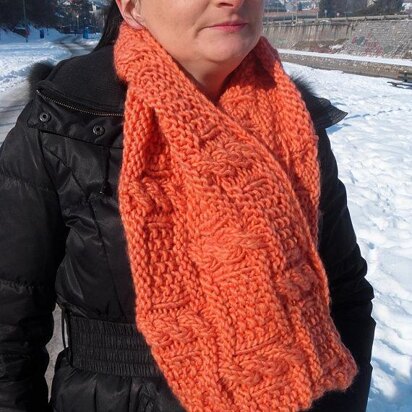 Chunky cowl scarf