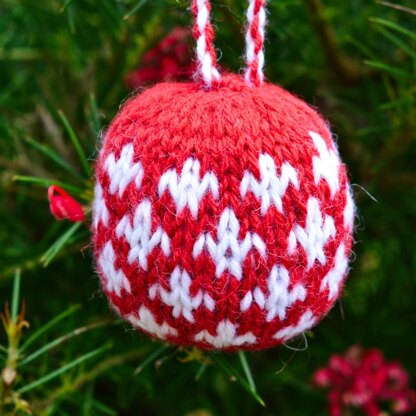 Danish Cross Christmas Bauble Knitting Pattern - Christmas Knitting Patterns