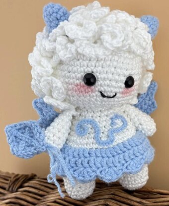Aura – Cute Amigurumi Pattern Available in English & Portuguese