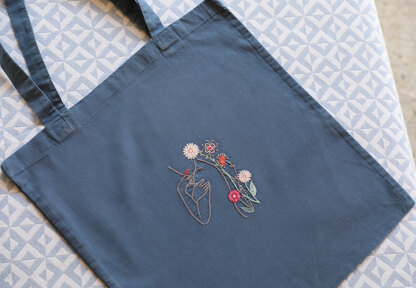 Un Chat Dans L'Aiguille Easy Customize - Timid - Size M Printed Embroidery Kit