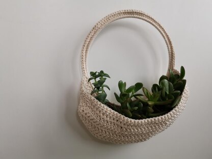 Hanging planters baskets