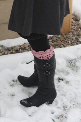 Lacy Boot Cuff with Shell Edge Pattern