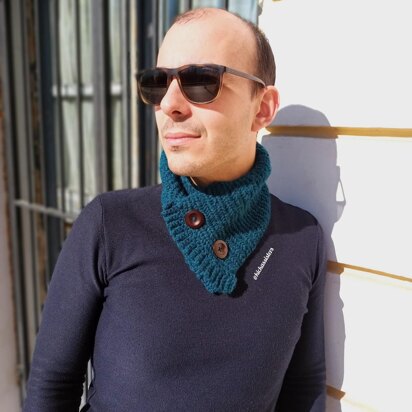 Cowl with buttons for men