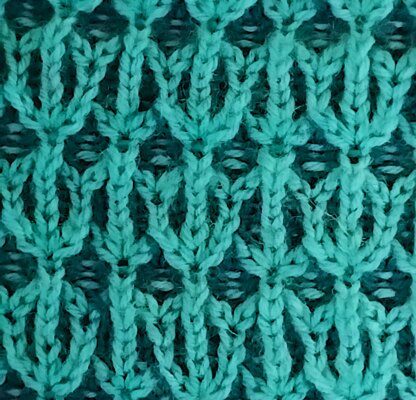 Myrinda Hot Water Bottle Cover (Brioche knitting)