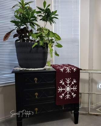 Winter Snowflake Table Runner