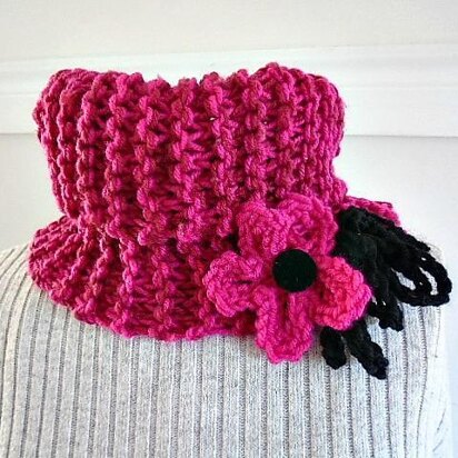 944 - Fuchsia cowl